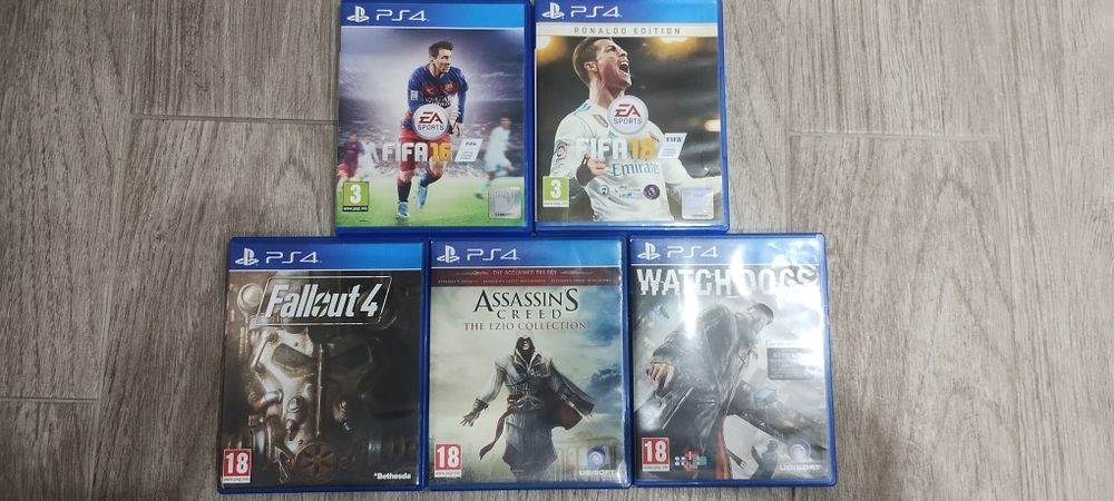 Продавам комплект игри за Playstation 4