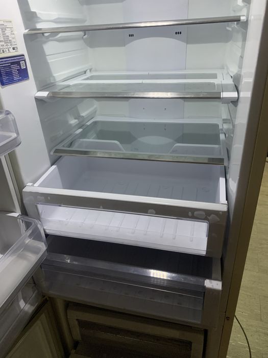 Продаю Холодильник Samsung