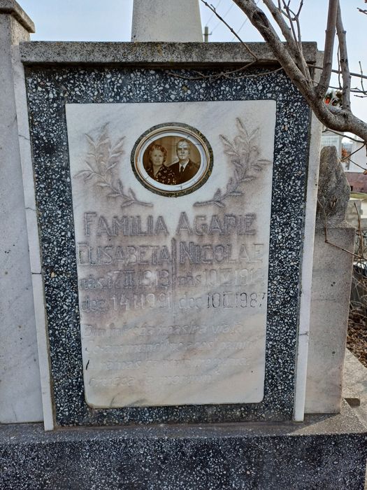 Vand loc de veci in cimitir Sineasca (Craiova )
