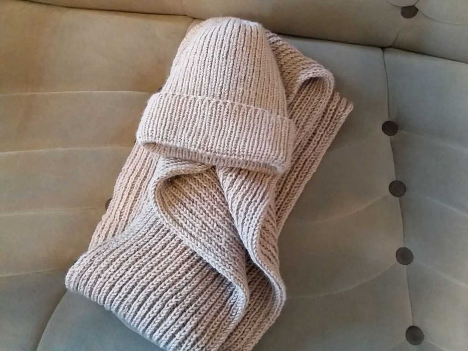 шапка женская и мужская вязанная на спицах