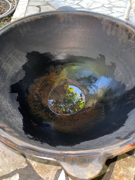 Срочно продаётся чугунный казан