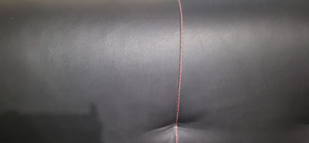 Продаю черный диван