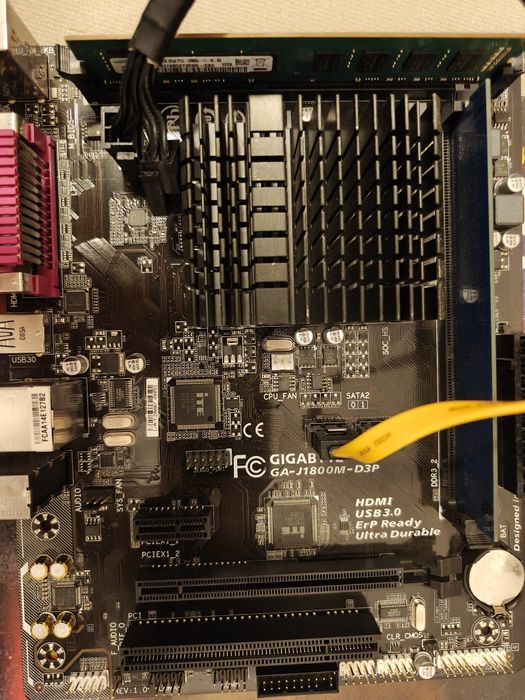Gigabyte J1800 + 8gb RAM DDR3