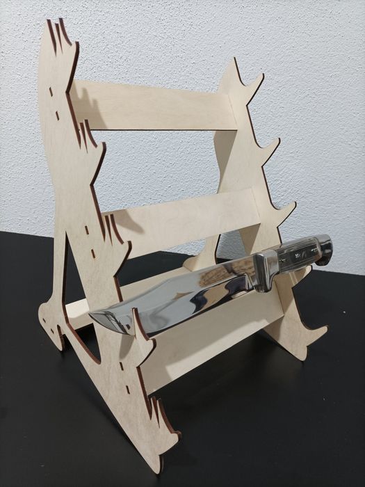 Статив (поставка) за ловни ножове, а вече и за саби/мечове