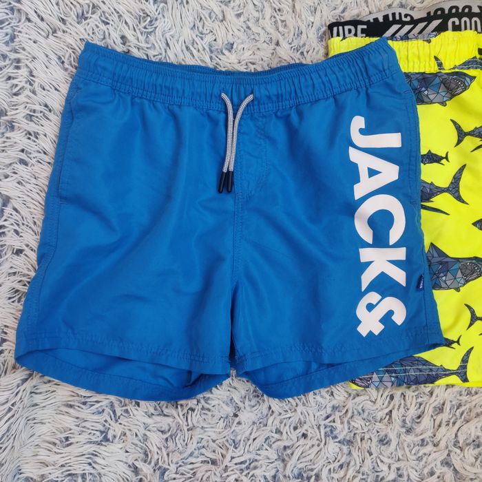 Продавам лот бански