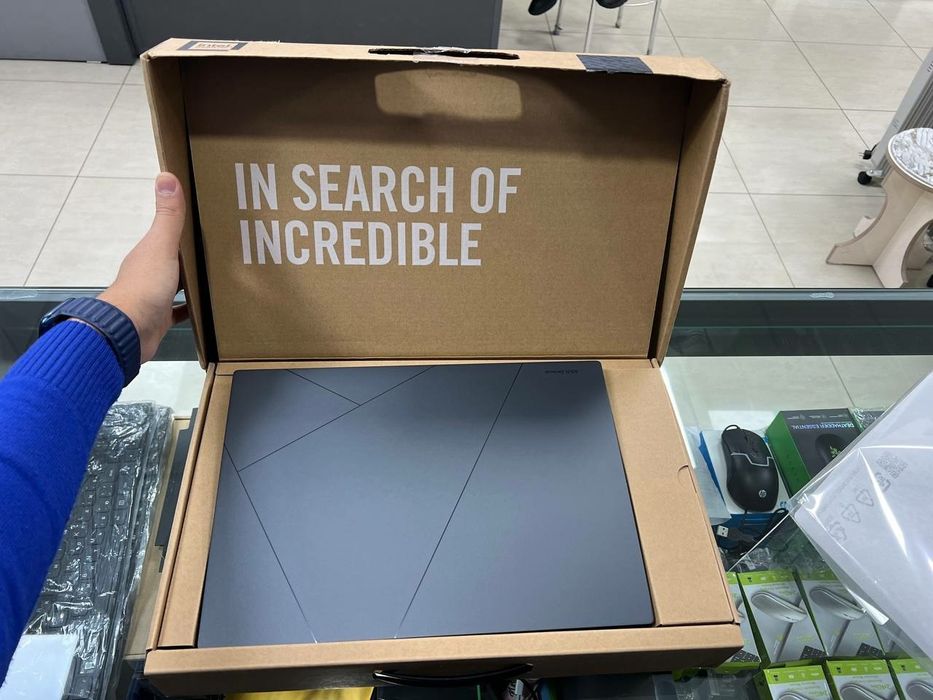 Intel Core i5-1240P
8GB DDR 4800MHz
Videokarta: Intel Ires Xe Graphis