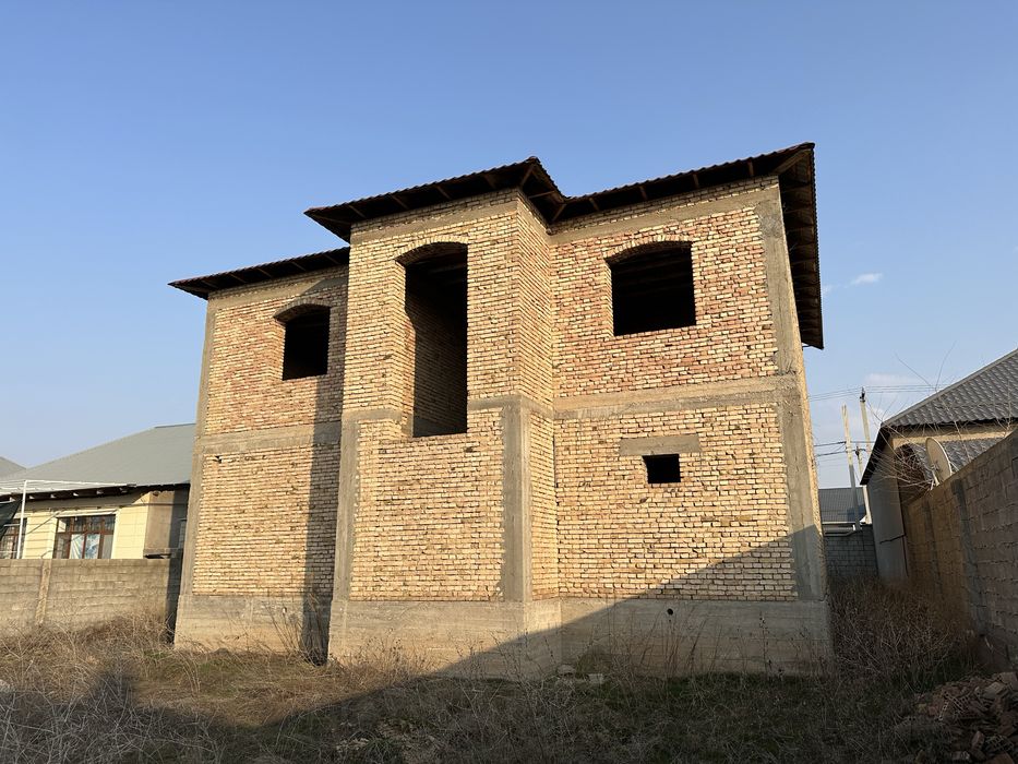 Двухэтажный дом Комунизм