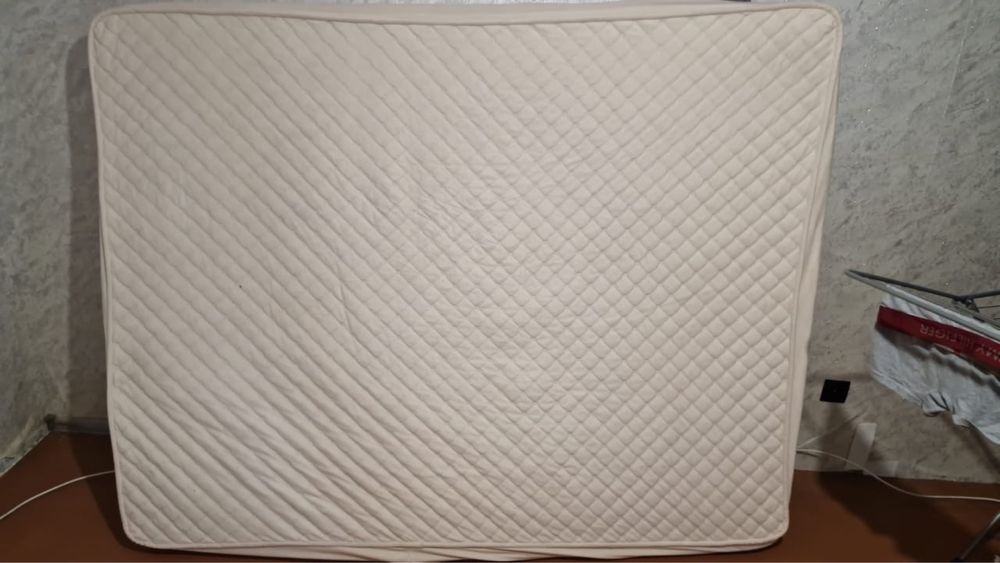 Матрас в хорошем состояние