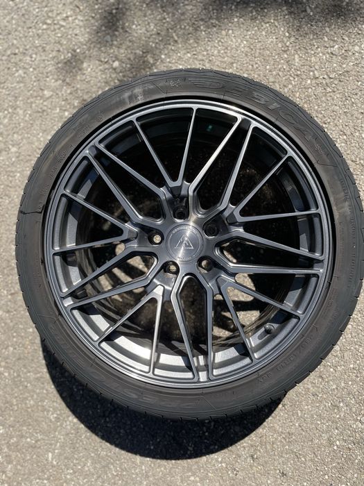 Vând set de jante Vennom Flowforged 18”, ET 40, 5x112