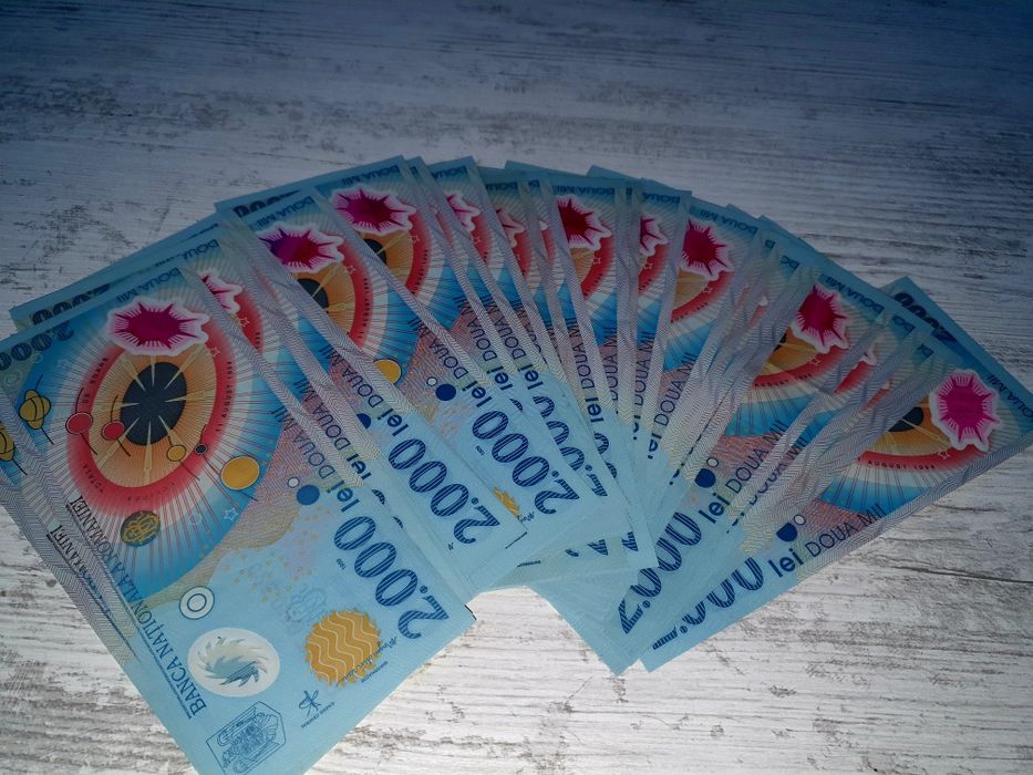 Bacnota 2000 lei eclipsa