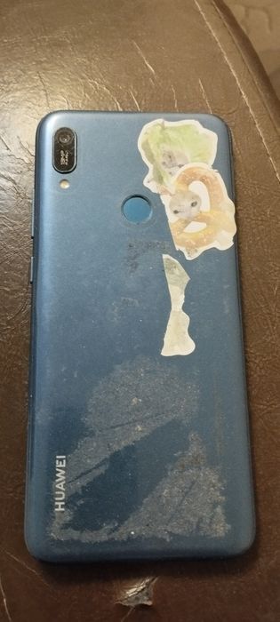 продам смартфон 2019года