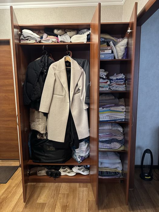 Продам 2 шкафа, комод, вешалка (прихожая).