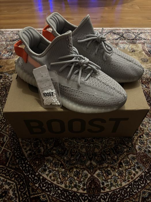 Yeezy Boost 350 v2 tail light