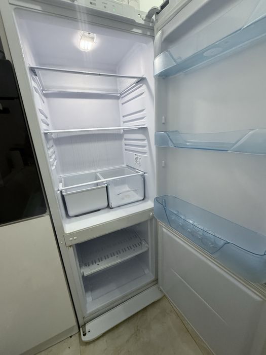 Продам холодильник Indesit