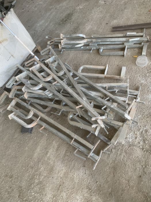 Set suporturi metalice zincate pentru constructii si cofraje