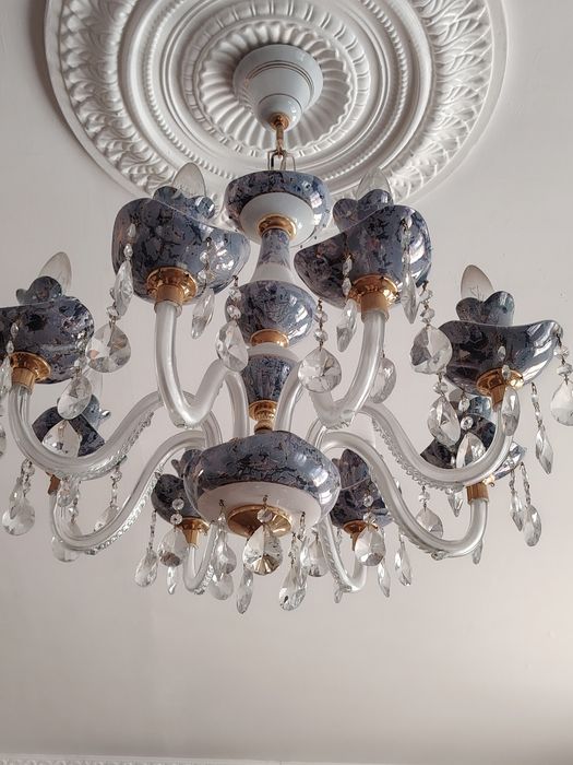 Люстра  почти новый