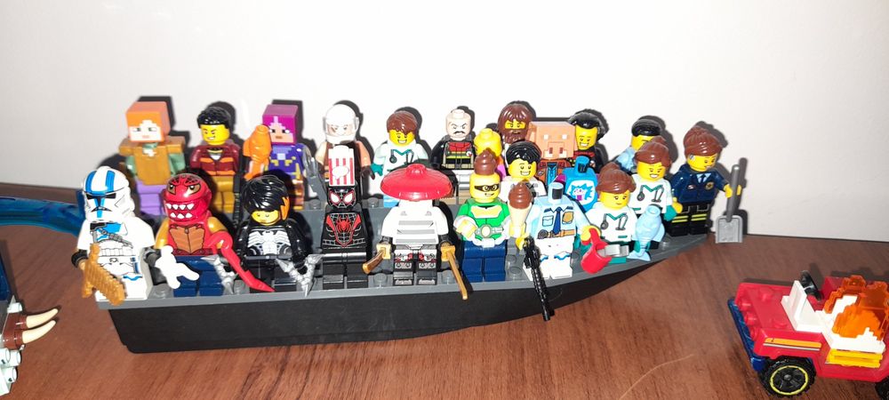 Продаю коллекционные LEGO (оригинал)