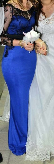 Продавам нови дамски рокли, стилни и удобни, подходящи за специален повод.