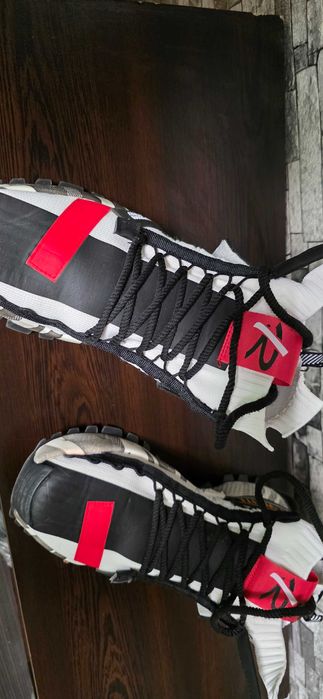 Продавам маратонки Off-White Fashion в много добро състояние.