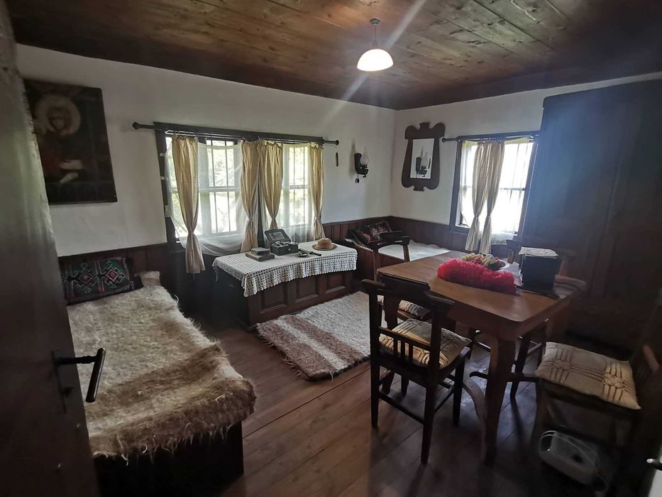 Реставрирана къща в с. Орловци до резерват Боженци