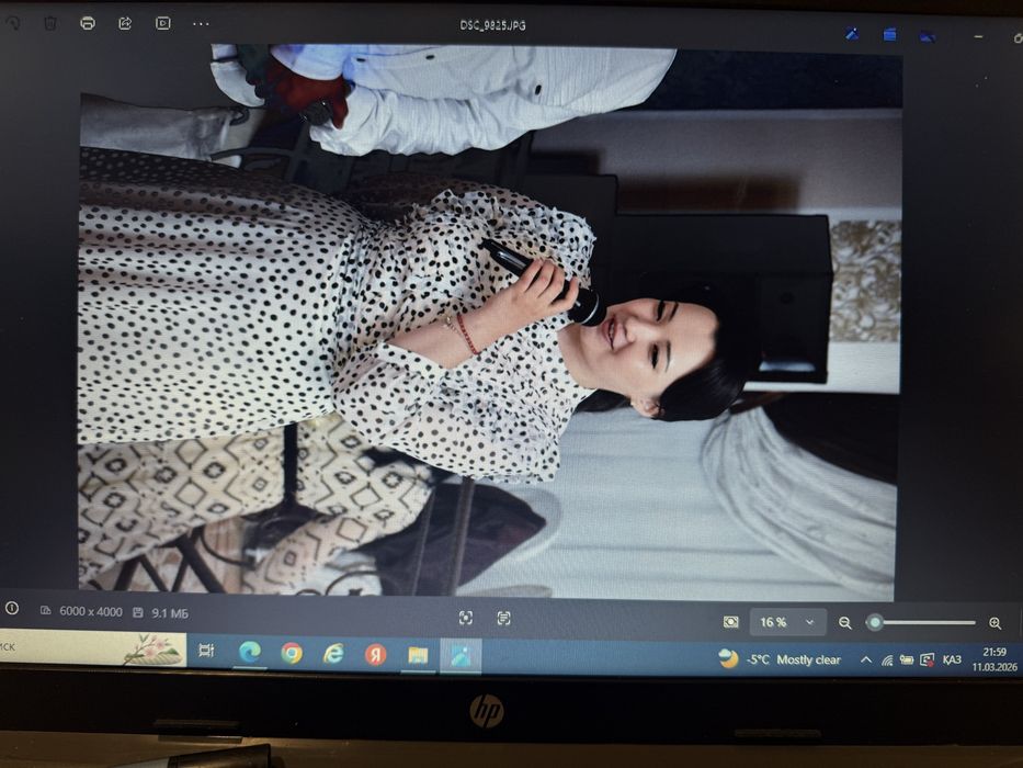 Платье в горошек белом цветк