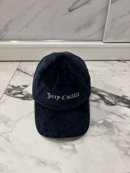 Шапка с козирка Juicy Couture