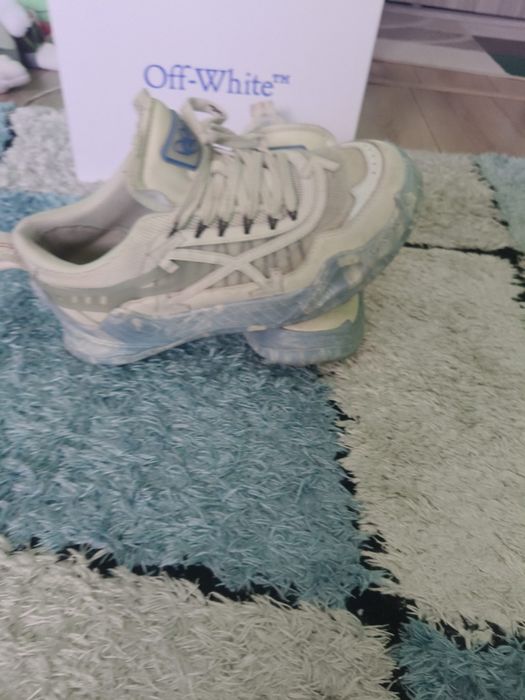 Vand off white odsy blue marble