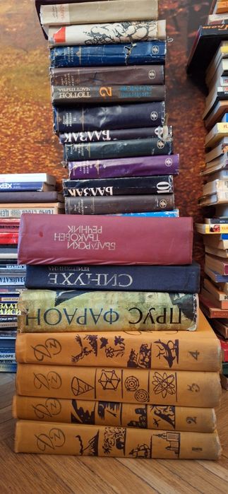 Книги най-различни жанрове