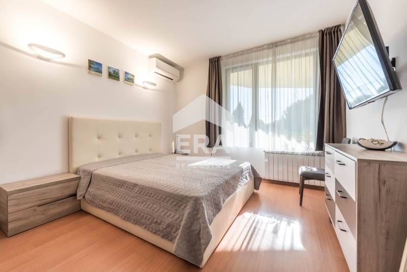 Двуетажна обзаведена къща за продажба, с голям двор, гараж и барбекю,