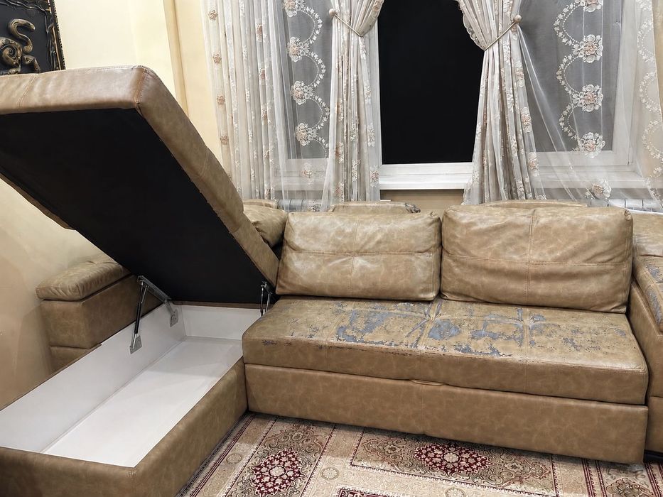 Отдам кожаный раскладной диван БЕСПЛАТНО