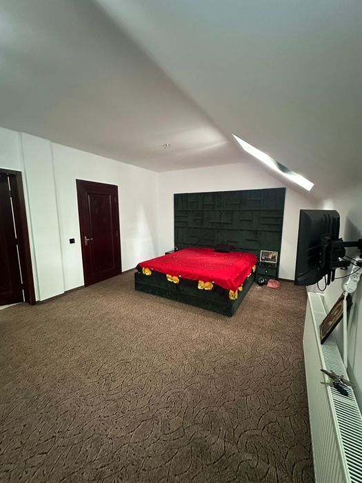 Apartament 4 camere ,,2 grupuri sanitare ,mansarda ,125 mp