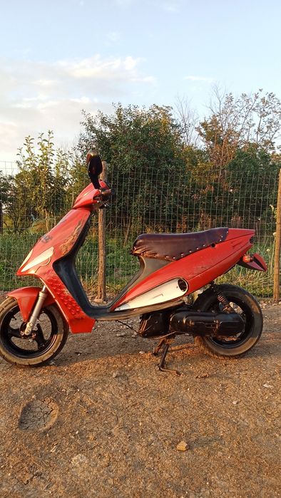 Vând Malaguti F12