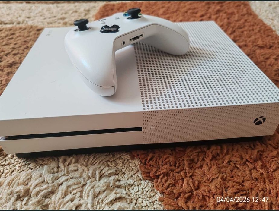 Vand consola xbox one s