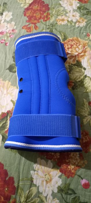 Продам наколенник.