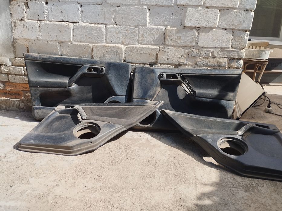 Продам дверные карты гольф 3