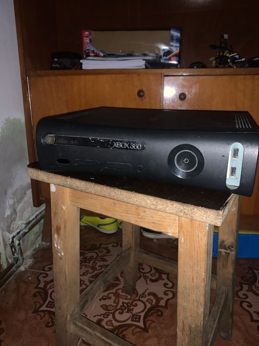 Xbox 360 fat pentru piese sau restaurare