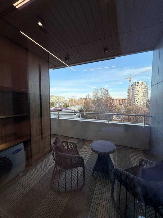 4в3-комн. квартира 90 м², Ц-5, 2/4, дорогой ремонт