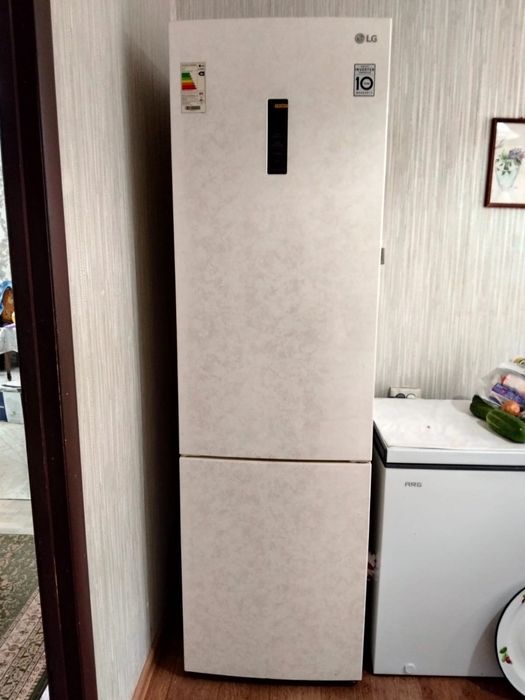 Холодильник LG 277 литров
