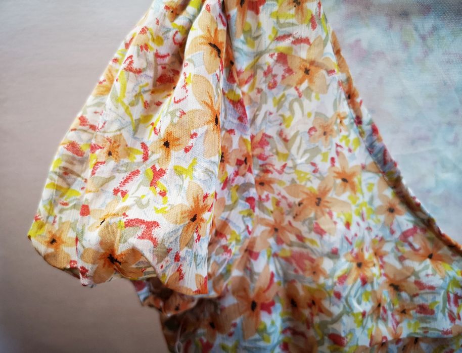 Bluză cu volane suprapuse