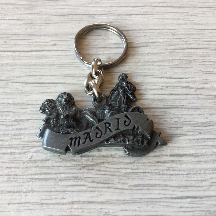 НОВ 100 % оригинален метален ключодържател МАДРИД / Madrid от Испания