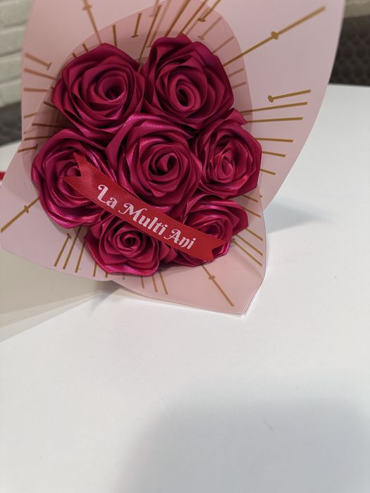 Buchet 7 trandafiri de satin