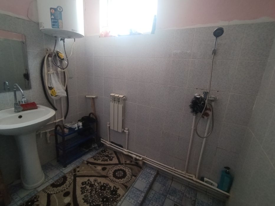 Hovlili Uy sotiladi 8 sotix.