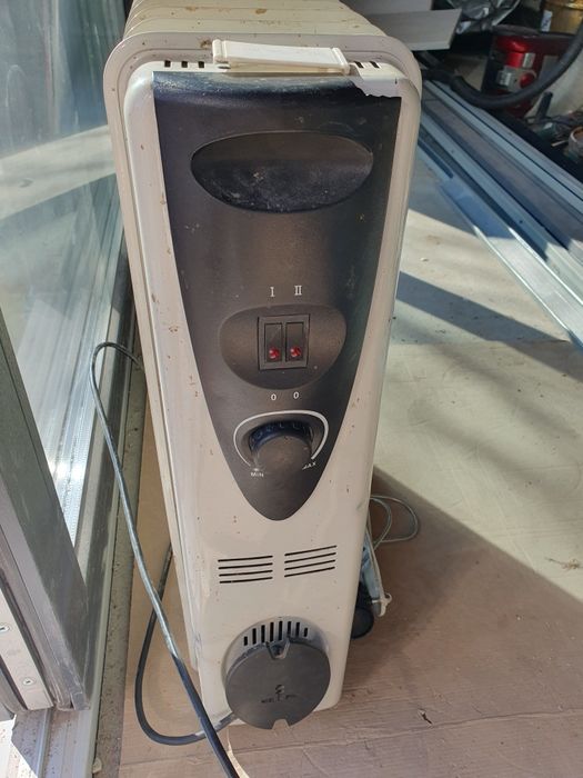 Vând convector de gaz ,si Calorifer  de ulei!