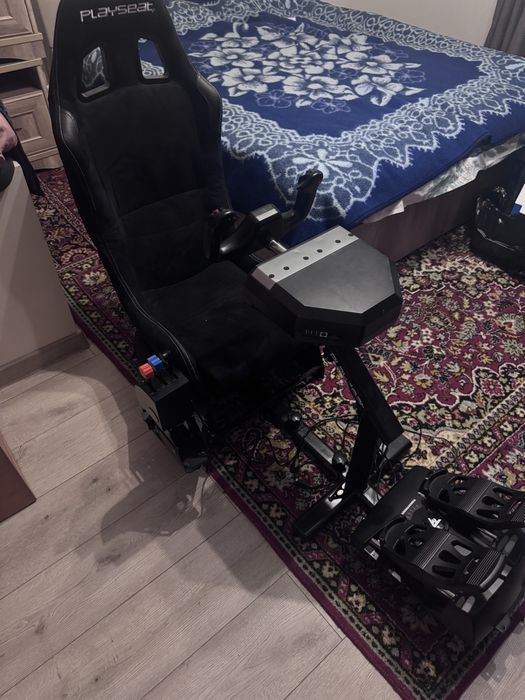 Продам Playseat evolution кокпит для симрейсинга сетап