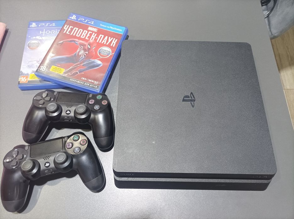 PlayStation 4 slim 1 TB