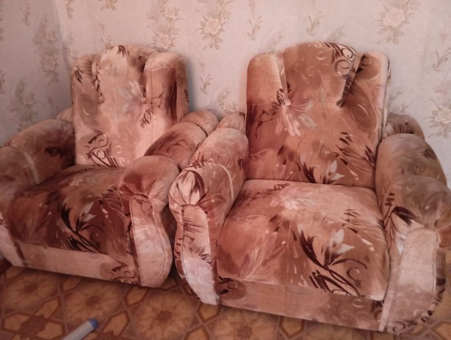 Мягкий уголок ,диван и два кресла