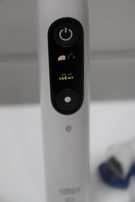 Електрическа четка за зъби Oral-B iO Series 9 - бяла, ДЕФЕКТ в дисплея