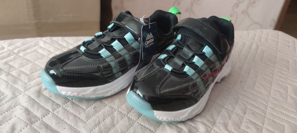 Кроссовки на девочку