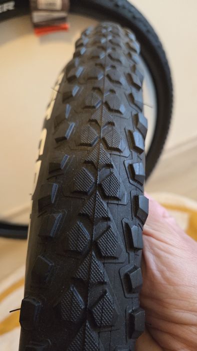 Vând anvelope mtb CST Gripper 29