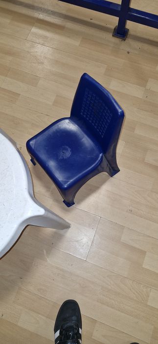 Столик со стульчики пластиковые